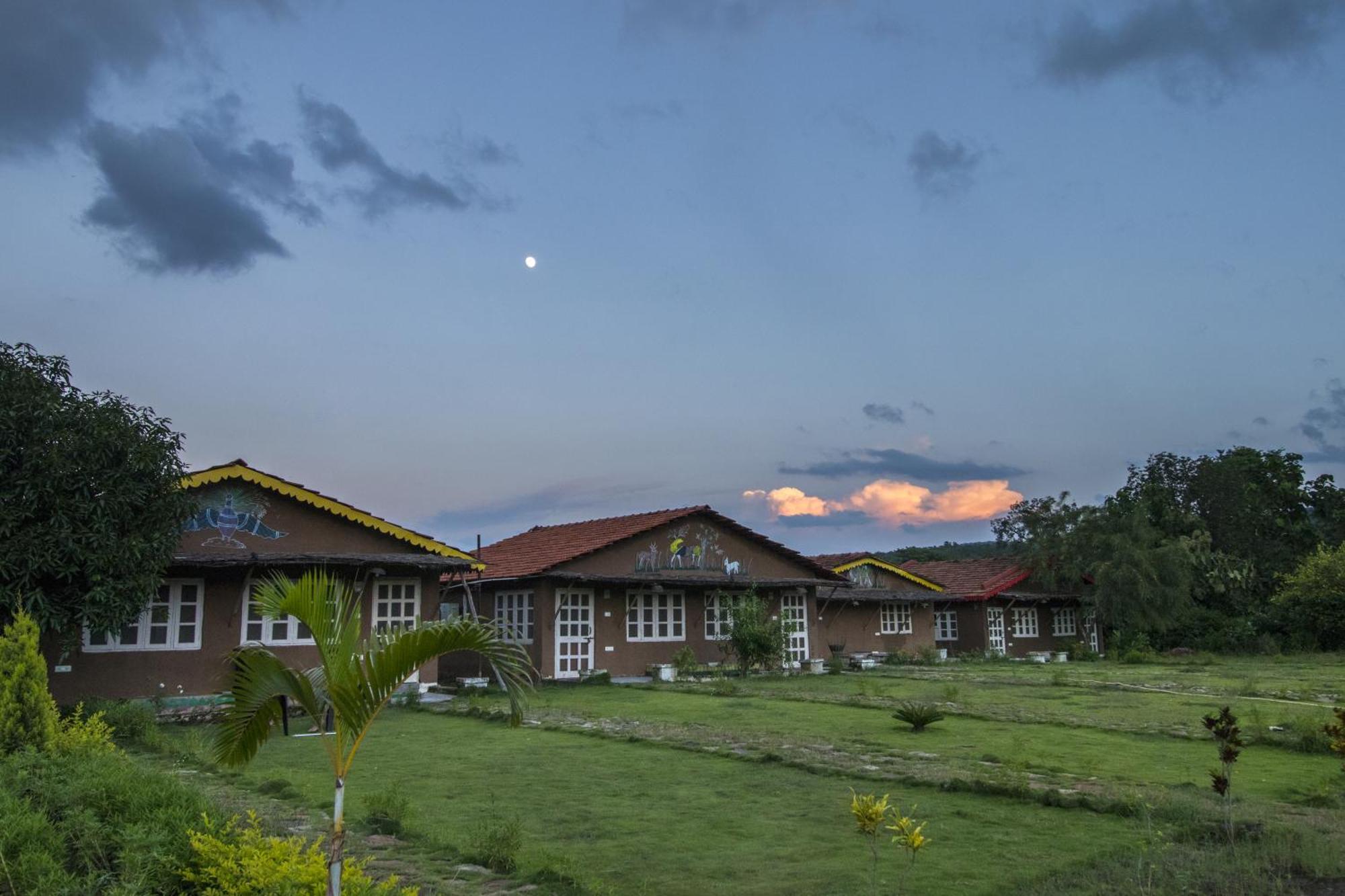 Wow Stayz2 Pachmarhi Foothill Cottages 외부 사진