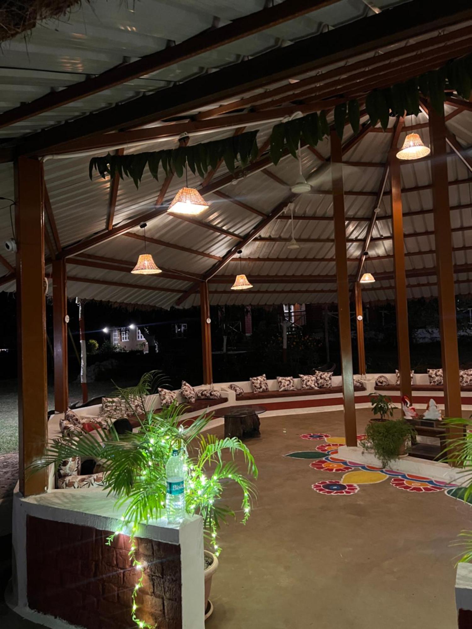 Wow Stayz2 Pachmarhi Foothill Cottages 외부 사진